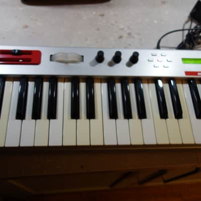 Alesis Micron 2000s - Silver