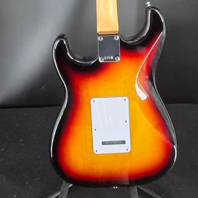Fender Standard Stratocaster®, Laurel Fingerboard, White Pickguard, image 6