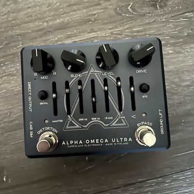 Darkglass Alpha Omega Ultra Dual Bass Preamp & Overdrive Pedal Alpha·Omega Ultra 2017 - Black finish with white/grey graphics image 2