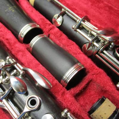 Buffet Crampon E11 Intermediate Bb Clarinet 2020s - Black image 3