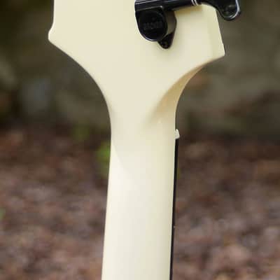 White Gibson Thunderbird IV Bass, rare and excellent! 2003! Price Drop! image 10