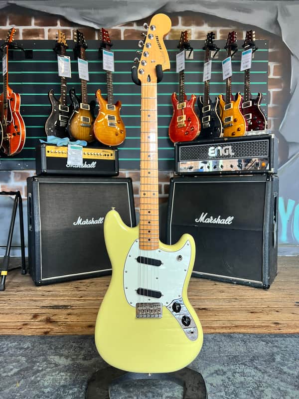 Fender Player II Mustang