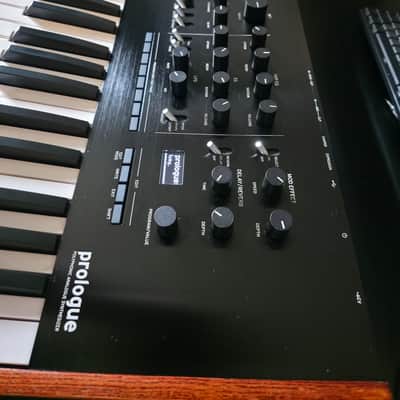 Korg Prologue 8 Polyphonic 49-Key 8-Voice Analog Synthesizer 2018 - Present - Black/Wood image 3