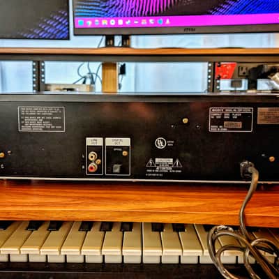 Sony cdp ce235 | W/ Manual and remote image 2