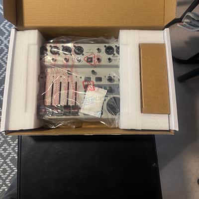 Behringer FLOW 8 Bluetooth Controlled 8-Input Digital Mixer 2020 - Present - Grey image 5