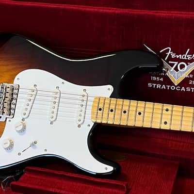 Fender 1954 Stratocaster*fine example of the discontinued 70th Anniversary LIMITED EDITION*USA Custom Shop*fantastic 1-Piece Maple Neck*wide-fade nitro sunburst*sounds/plays/looks great*a top investment & a perfect vintage collectible*weight=only 3.5kg Bild 5