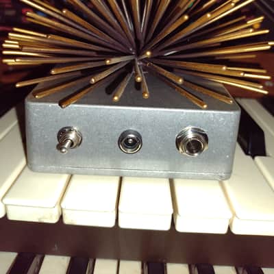 Sound Urchin - POTAR Design - electro-acoustic vibratory audio device - 2026 image 2