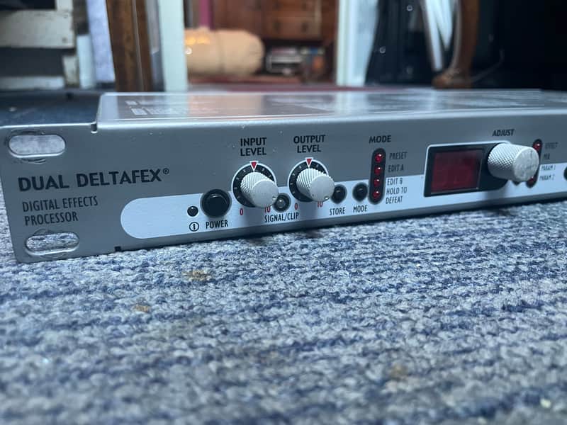 Peavey Dual DeltaFex Multi-Effects Processor 2010s - Silver image 1