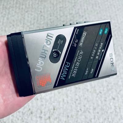 [RARE] Sony WM F100 Walkman Cassette Player, Near Mint Silver ! Working ! image 8
