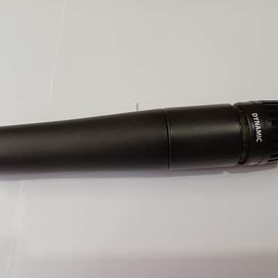 Shure SM57 Cardioid Dynamic Microphone - with zip case and mic clip image 8