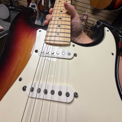 Fender American Series VG Stratocaster with Rosewood Fretboard 2007 - 2009 - 3-Color Sunburst image 6