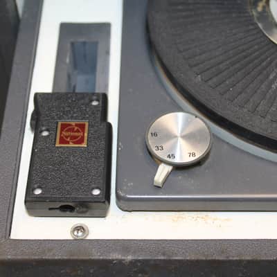 National 3-band, 13-transistor, 3-diode Portable Radio-Phonograph Model SG-825 image 3