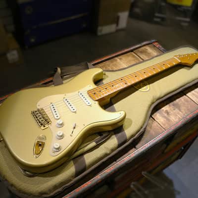 Fender 50th Anniversary Stratocaster 2004 - Aztec Gold image 4