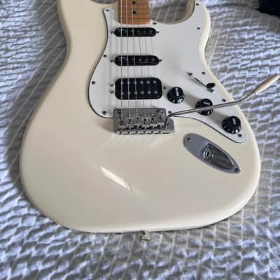 Fender American Professional II Stratocaster HSS with Maple Fretboard 2020 - Present - Olympic White image 1
