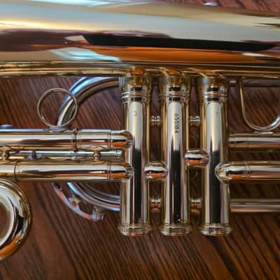 King 1121 Ultimate Professional Model Marching F Mellophone - Clear-Lacquered Brass image 5