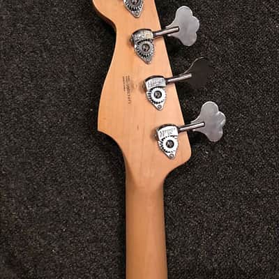 Fender Deluxe Series (Made Fretless) Jazz Bass 24 Fret Quilt Top w/ Active EQ 2005 Painted Yellow / image 5