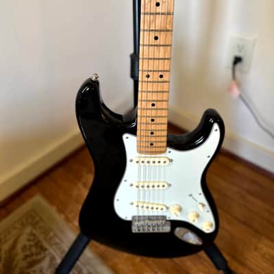 Fender American Stratocaster 2020 - Gloss Black / Locking Tuners / Strap Lock image 2