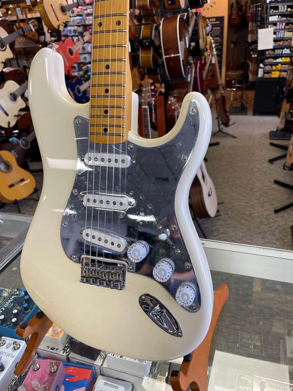 Fender  Nile Rodgers Stratocaster  2022 Olympic White