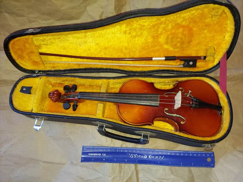 Suzuki Model 220 (1/10 Size) Violin, Japan 1975, with case & bow image 1