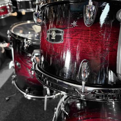 ~NEW~ Yamaha Live Custom Hybrid Oak 4-Piece 10/12/16/22 Drum Kit Set in UZU Magma Sunburst with Black Nickel Hardware image 4