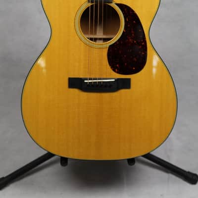 Martin Standard Series 000-18 Acoustic Guitar, Natural w/ Case image 2