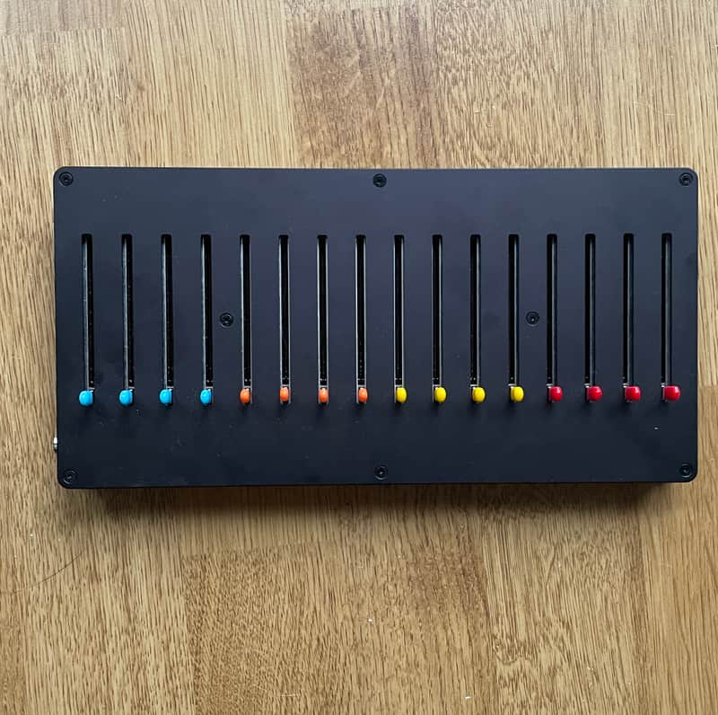 Slate + Ash Faderbank Midi/CV 16n image 1