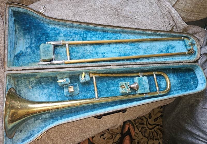 Holton TR602 Trombone with mouthpiece and case, USA. Good condition image 1