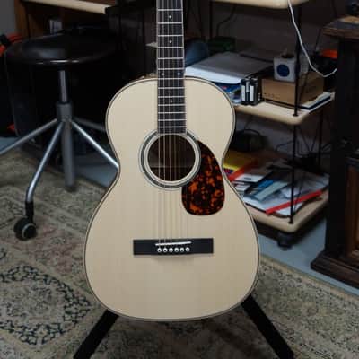 Larrivee Custom 00-40-FW Flamed Austrian Walnut with Moonwood Top image 1