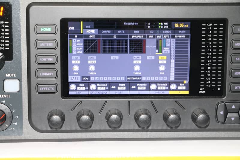 Behringer X32 Rack 40-Input 25-Bus Rackmount Digital Mixer 2014 - Present Standard Bild 1
