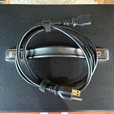 2016 Ampeg V4B 100 Watt Tube Bass Guitar Amplifier Head! image 9