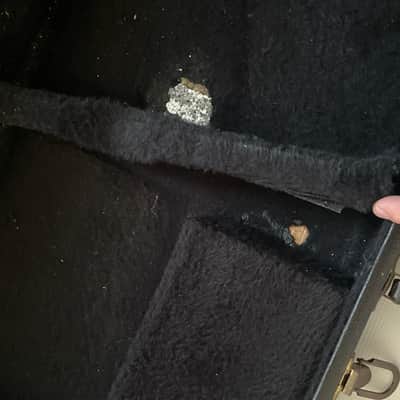 Immagine 1980's Kramer Pacer, Baretta, Sustainer Black Tolex Hardshell Electric Guitar Case (Rough Shape, Needs repair) - 22