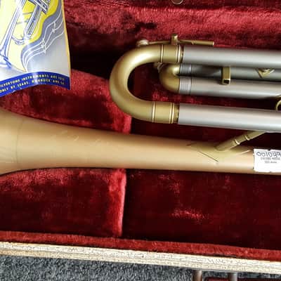 Reconditioned Silvertone Artist trumpet w/vintage case image 3