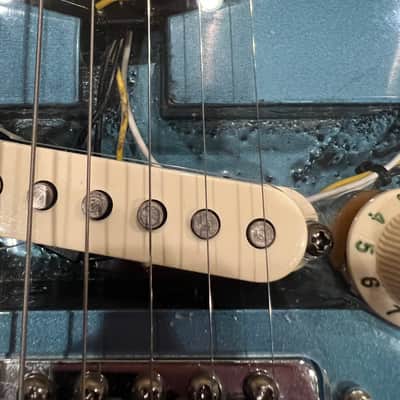 1995 Fender Stratocaster (Made in Mexico) – Blue – Fender Gig Bag + NEW Pearl Pickguard – Clean Player image 4