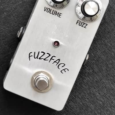 Moresound Fuzz Pedal Silicon Transistor Circuitry, price include the import duty for US buyer