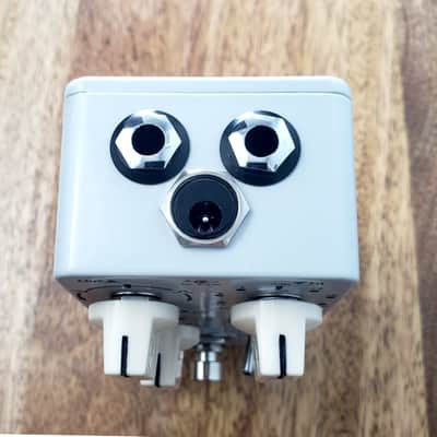 Handbuilt boutique flexible EQ pedal with Clean Boost/Cut image 5
