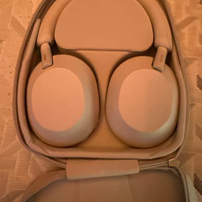 Sony WH-1000XM5 Wireless Headphones 2022 - Present - White image 1
