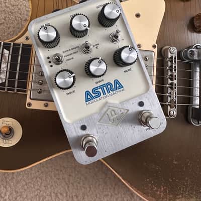 Universal Audio Astra Modulation Machine 2021 - Present - White image 1
