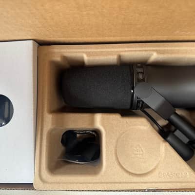 Shure SM7B Cardioid Dynamic Microphone 2001 - Present - Black