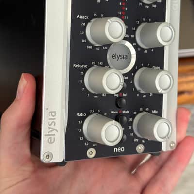 Elysia xpressor neo qube 500 Series Discrete Class-A Stereo Compressor in Powered Enclosure 2020 - 2021 - Blue image 2
