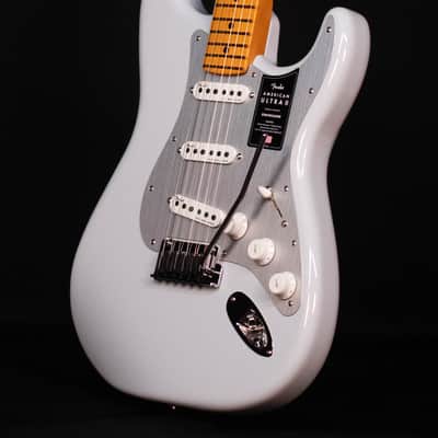 Fender American Ultra II Stratocaster, Maple FB, Avalanche image 2