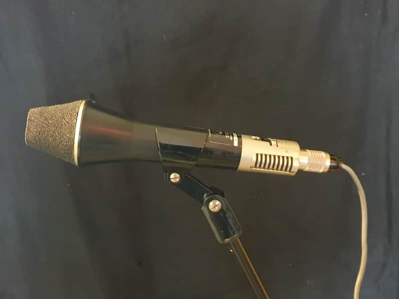 AKG D202 CS dual capsule dynamic microphone image 1