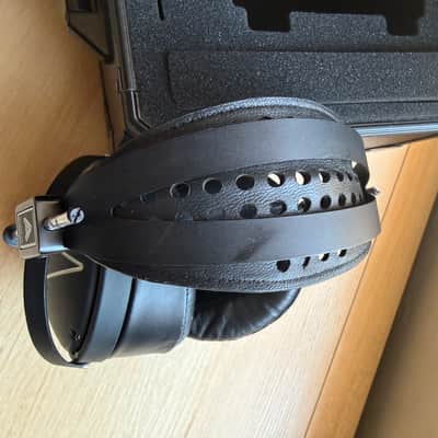 Audeze LCD-2 Closed-Back 2019 - Matte Carbon image 8