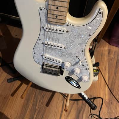 Squier Deluxe Stratocaster 2007 - 2018 - Pearl White Metallic image 1