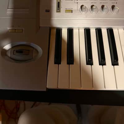 Korg Triton LE 61-Key 62-Voice Polyphonic Workstation 2000 - 2002 - Silver image 4