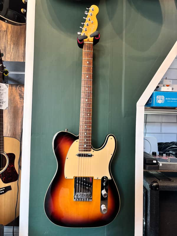 Fender American Deluxe Telecaster with Rosewood Fretboard 2005 - 3-Color Sunburst