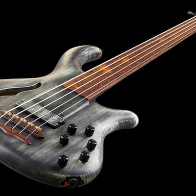 Mayones Patriot MR Fretless 5 Antique Black Snakewood Fingerboard image 5