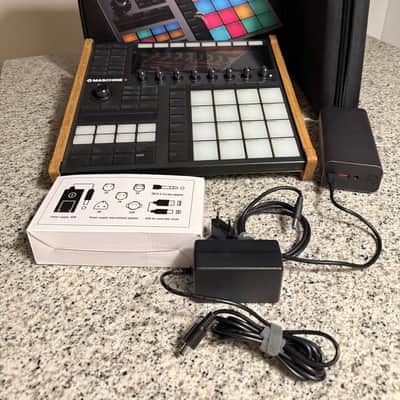 MASCHINE+ VAPOR GRAY 限定カラー MASCHINE Plus MASCHINE+ | 製品