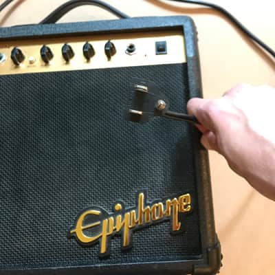 Epiphone Studio 105  19 watts guitar amplifier tube practice amp image 4