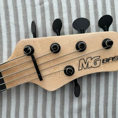 MG Bass MGBASS JB1 SPALTED MAPLE 5-string bass, Made in USA, SPALTED MAPLE top, ASH body, 3-piece MAPLE neck, EBONY fretboard, BARTOLINI pickups and preamp, Italia Leather Straps 4” wide Acorn Amber strap, GATOR hardshell case image 10