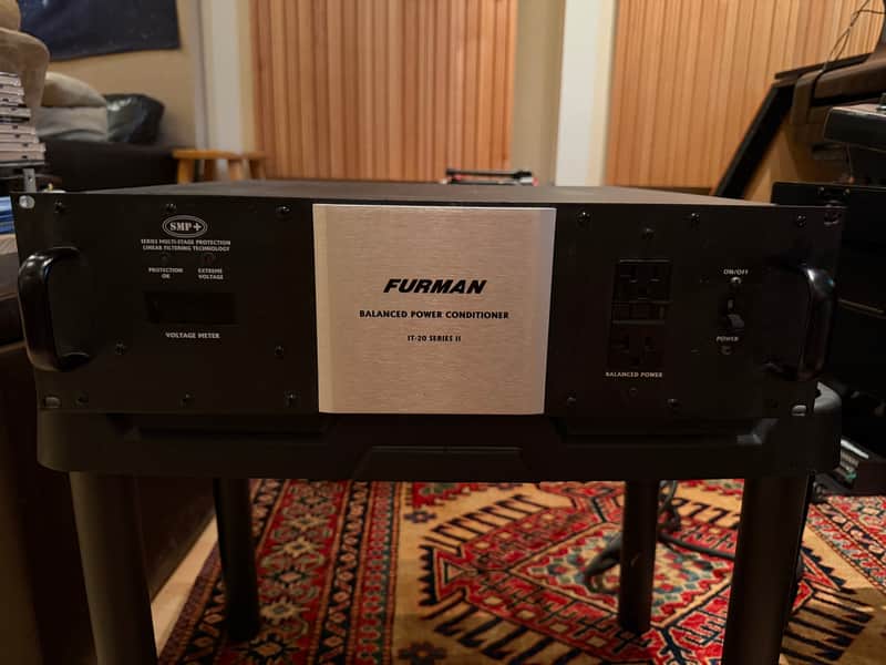 Furman IT-20 Series II Power Conditioner 2000's black